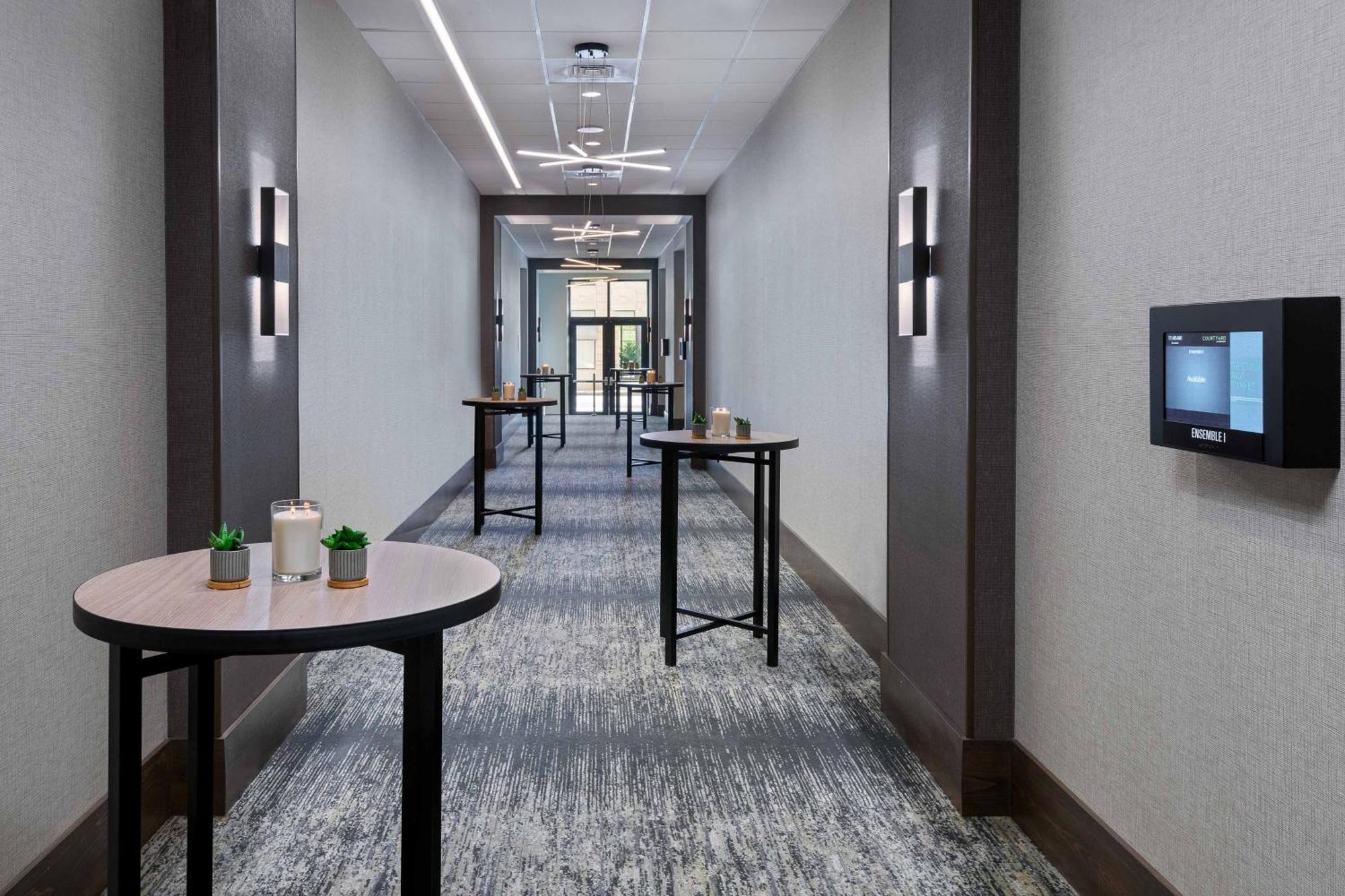 Courtyard By Marriott Atlanta Midtown Hotel Exterior foto