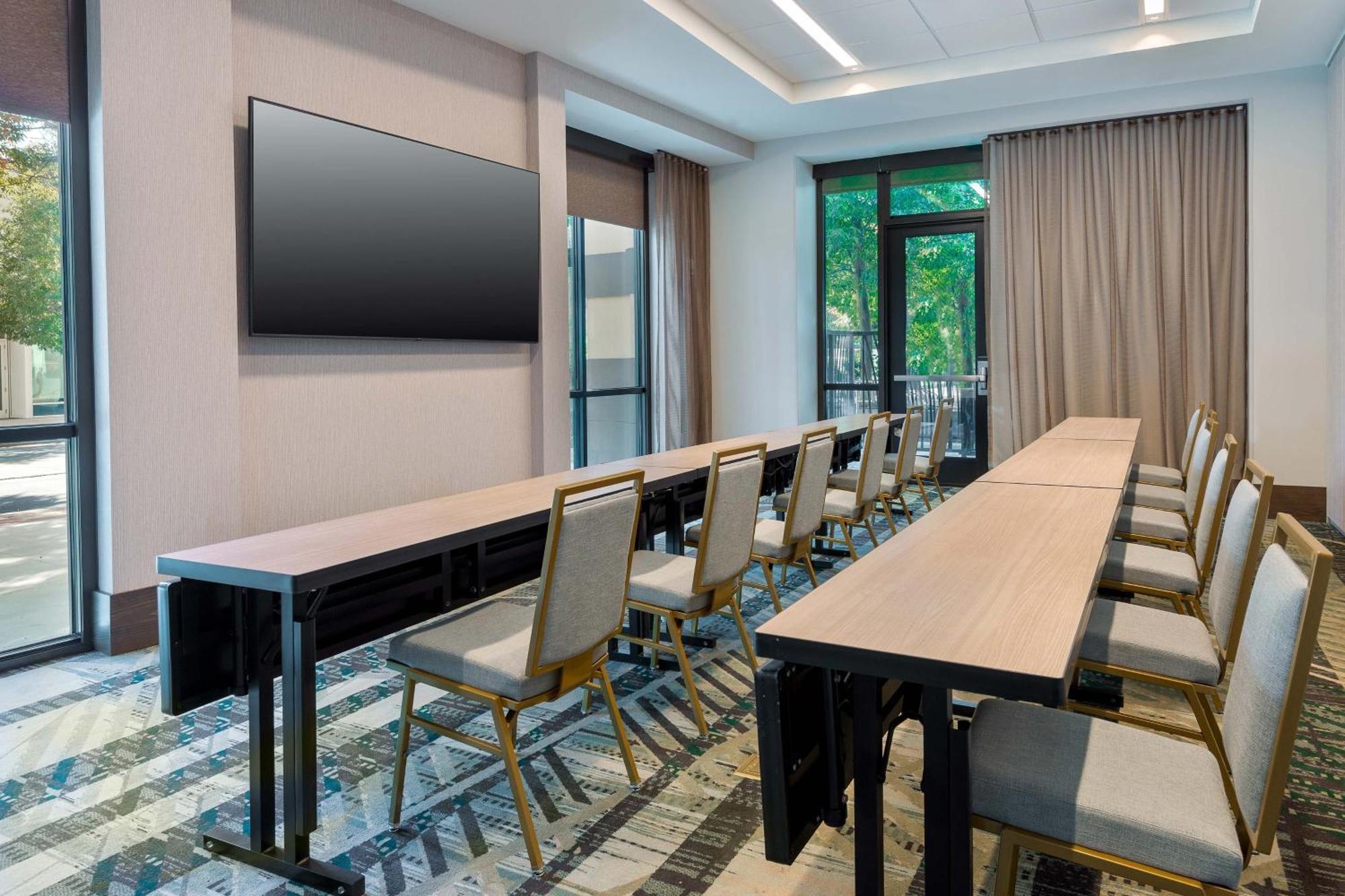 Courtyard By Marriott Atlanta Midtown Hotel Exterior foto
