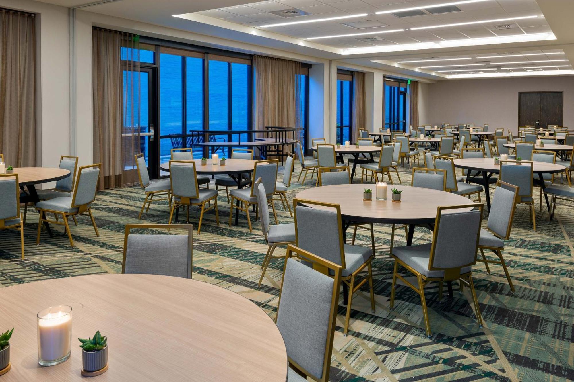 Courtyard By Marriott Atlanta Midtown Hotel Exterior foto