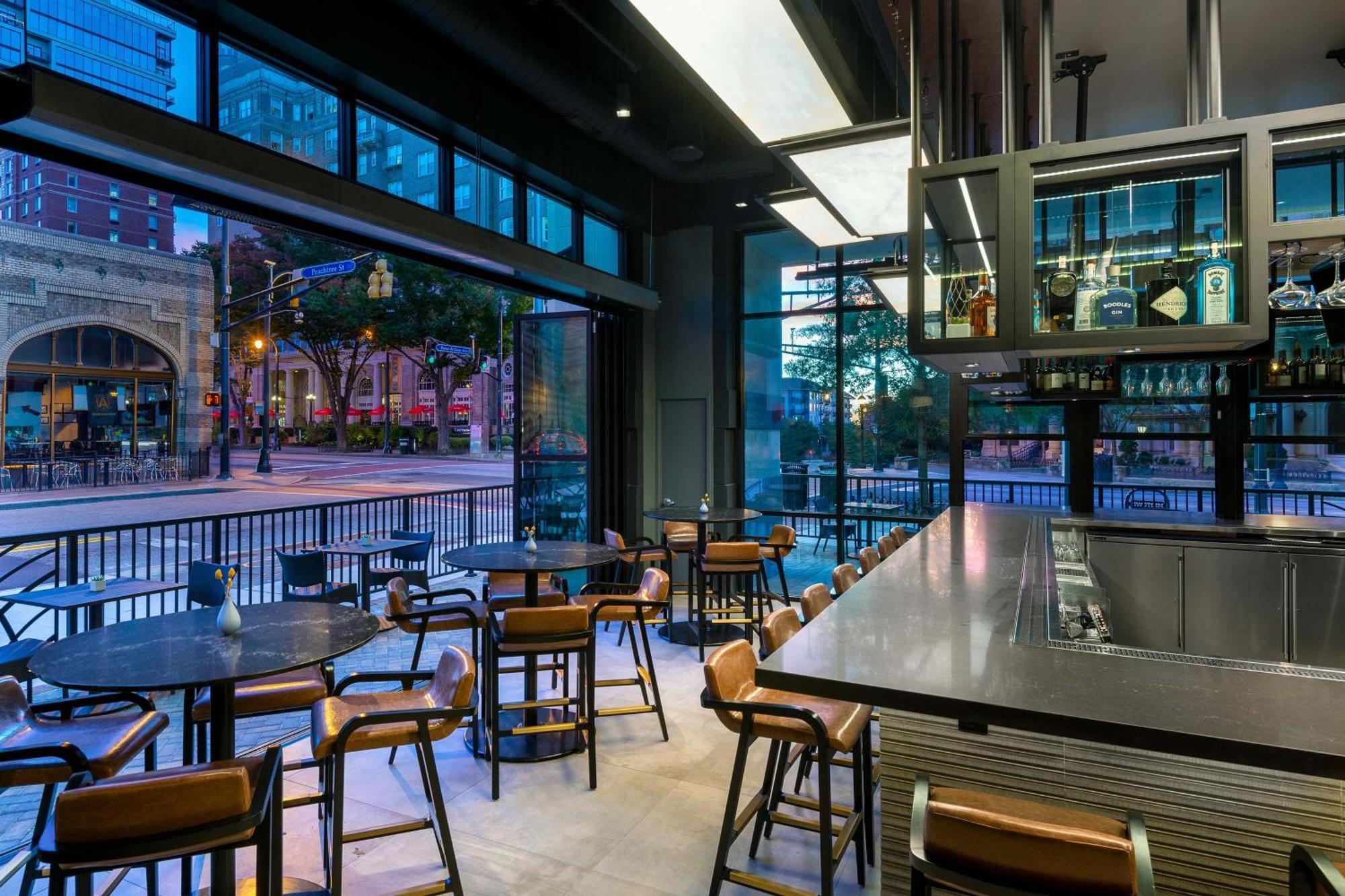 Courtyard By Marriott Atlanta Midtown Hotel Exterior foto