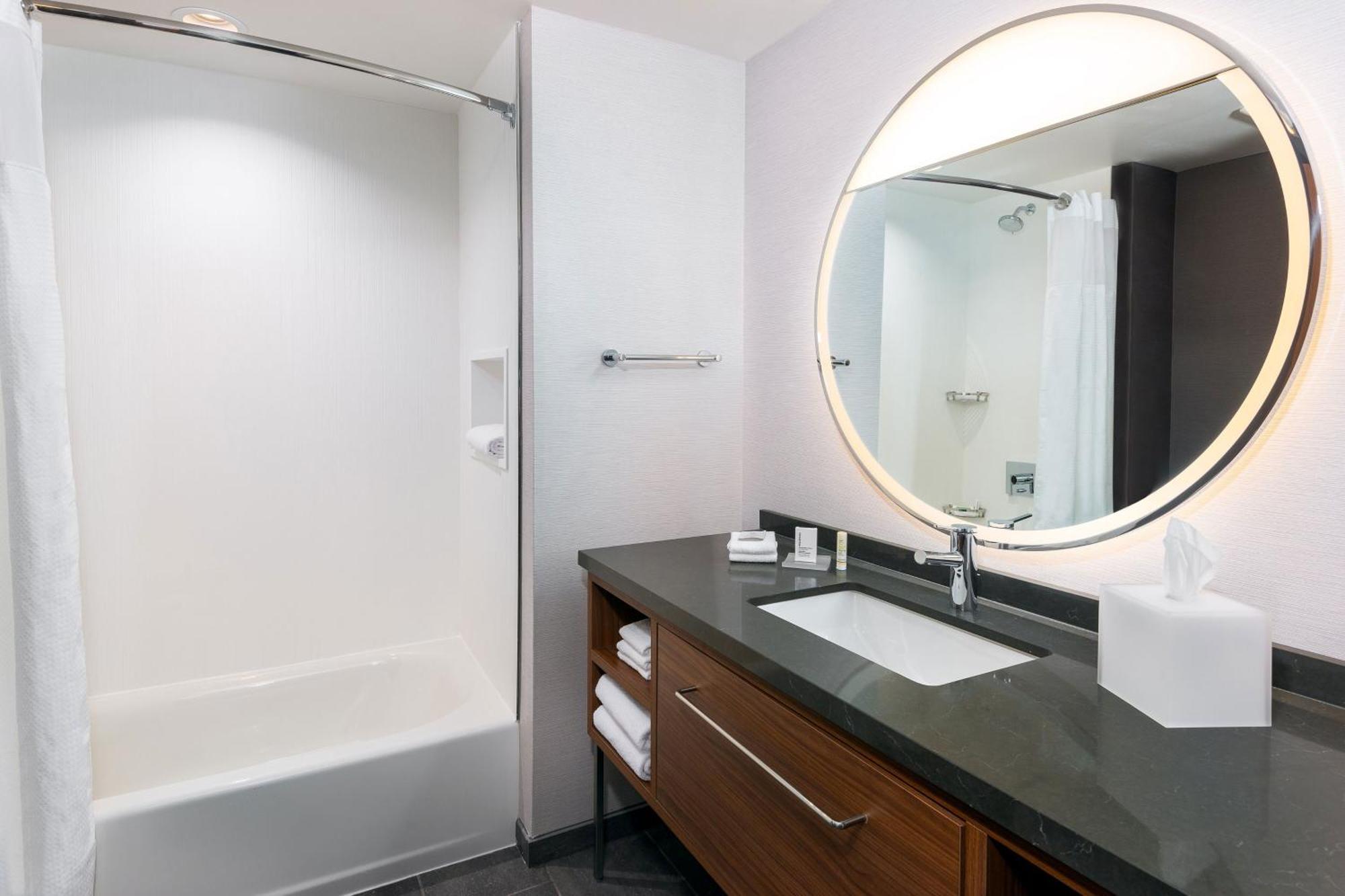 Courtyard By Marriott Atlanta Midtown Hotel Exterior foto