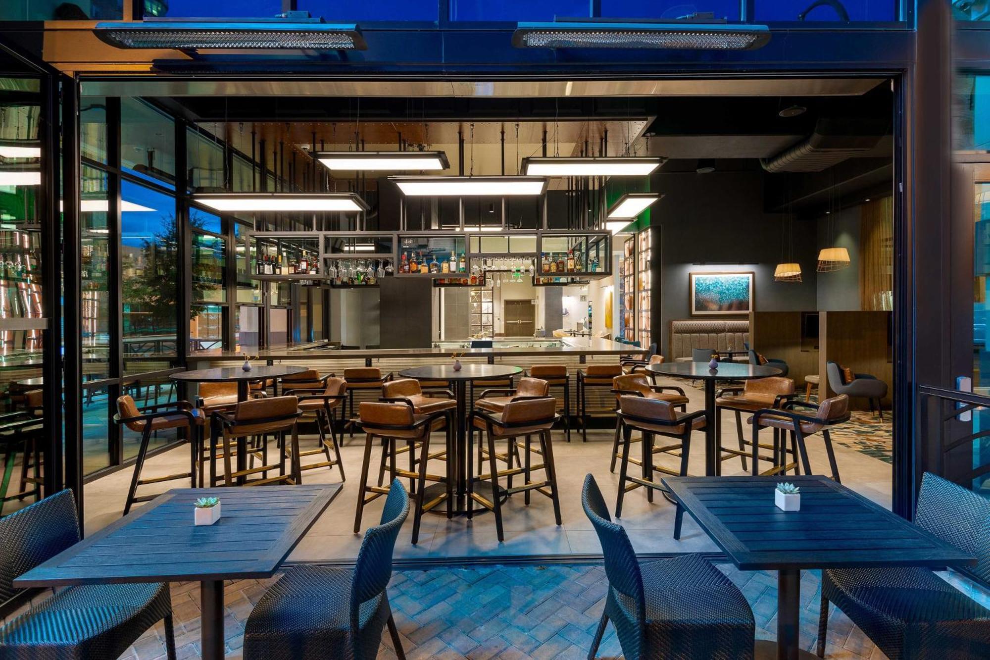 Courtyard By Marriott Atlanta Midtown Hotel Exterior foto