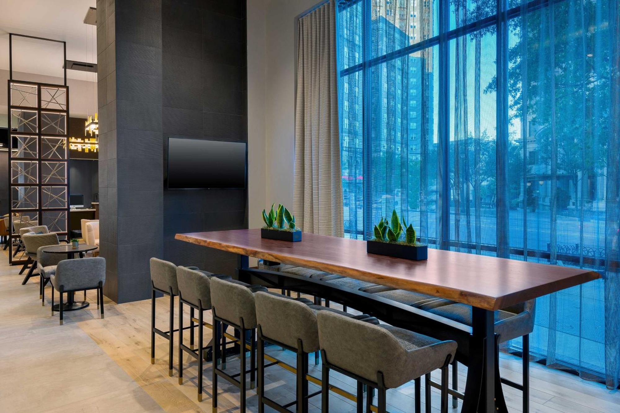 Courtyard By Marriott Atlanta Midtown Hotel Exterior foto